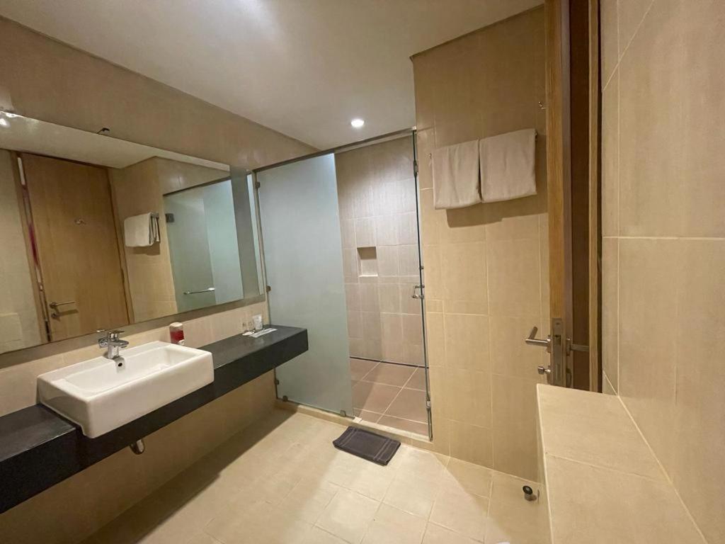 Grand G7 Hotel Pasar Baru Джакарта Экстерьер фото